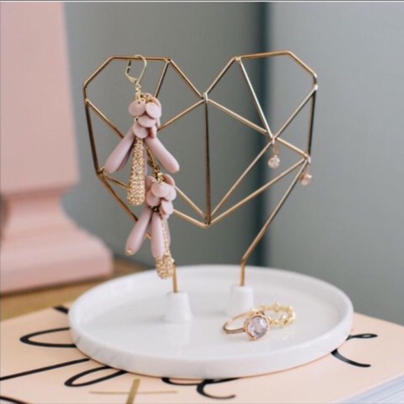 IMM Living Coxet Wire Heart Ceramic Jewelry Holder - Picture 2 of 3